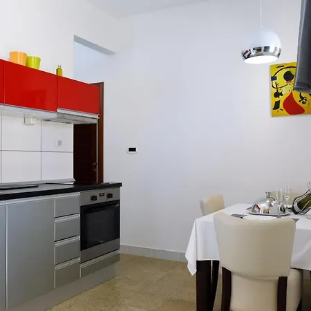 Ark Apartment Split