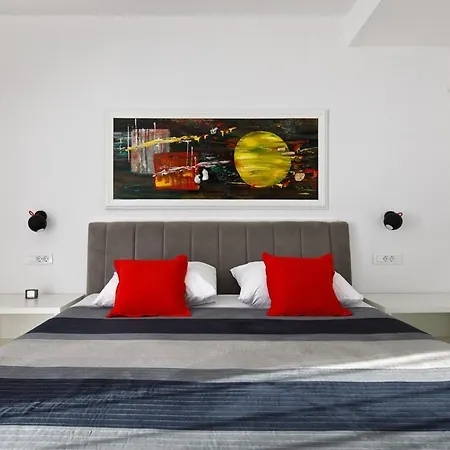Ark Apartment *