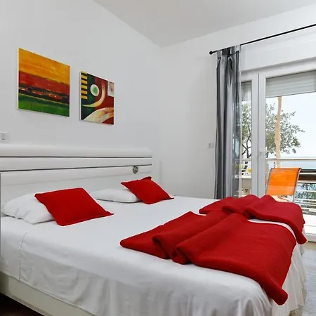 Ark Apartment Split