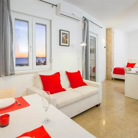 Ark Apartment *