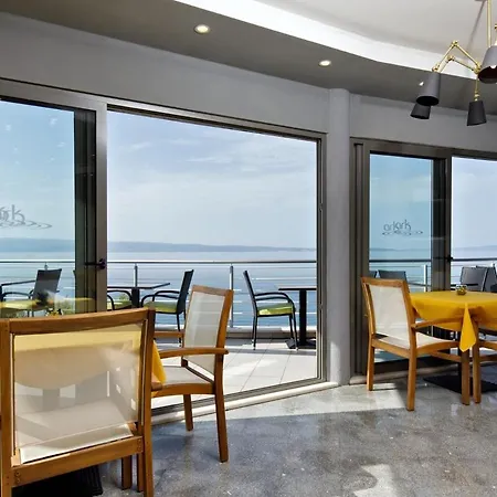 Ark Apartment Split
